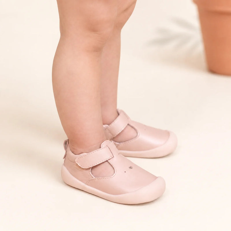 Pretty Brave Bobby - Blush Pearl