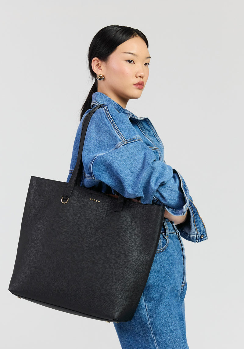 Saben Carter Tote Black w Tan Chain Print