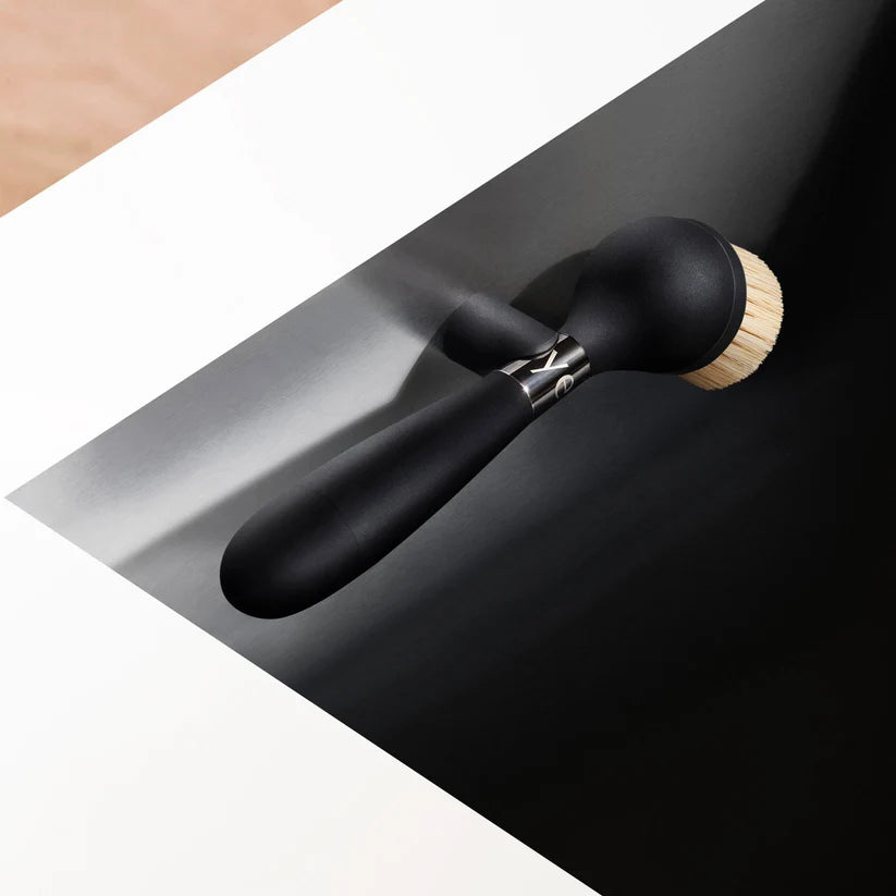 Yeseco The One Brush with Magnetic Stand Black